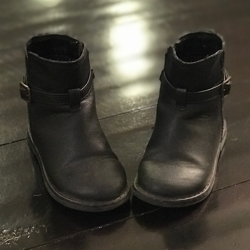GAP black buckle ankle boots